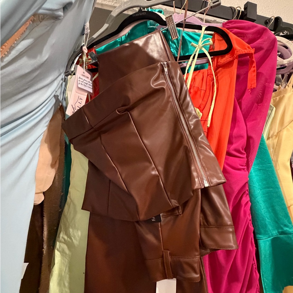 Women’s Clothing Bundle – XS / Small – 34 Pieces - Picture 9 of 14